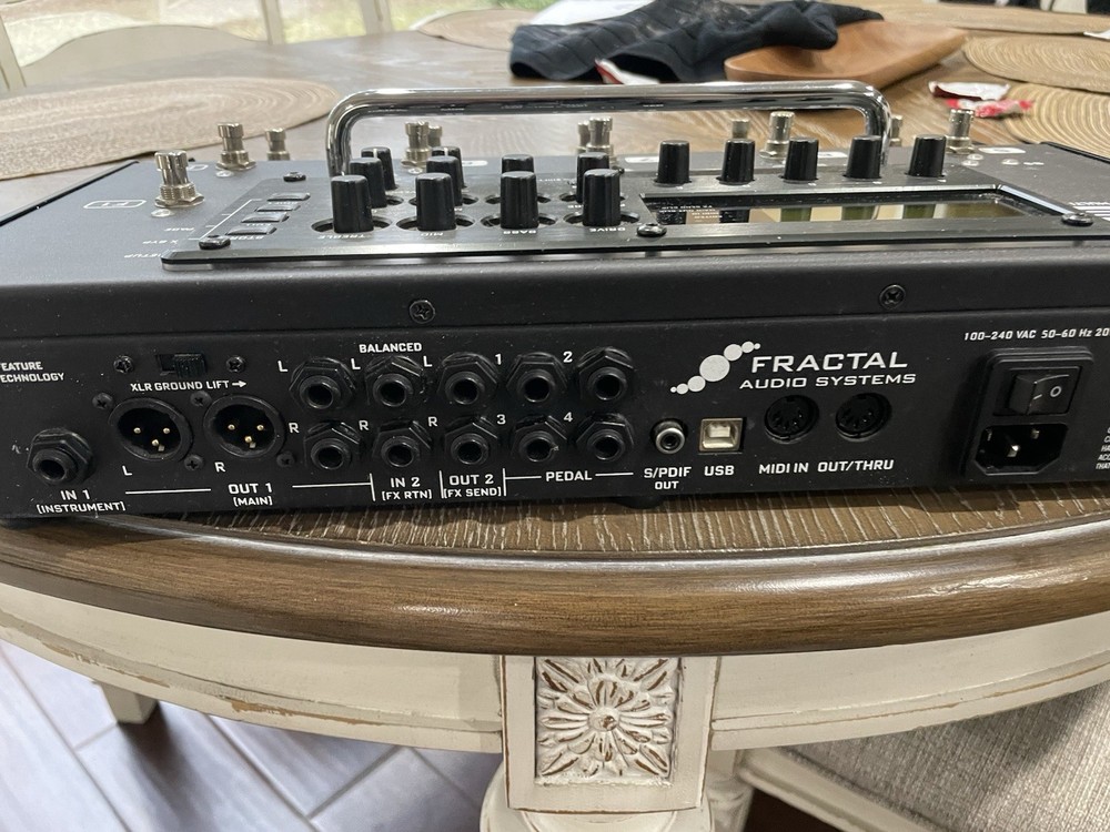 Fractal Audio Systems AX8 Floor Amp Modeler/Multi-FX Processor Pedalboard 2