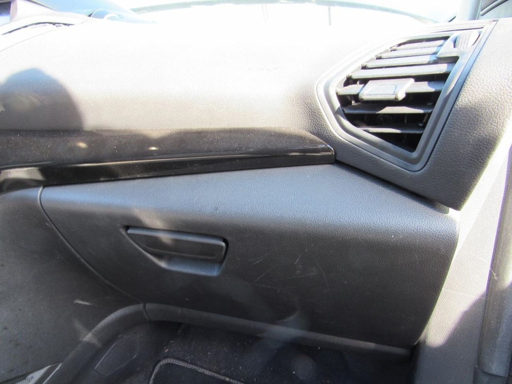 ESCAPE    2019 Glove Box 1027313