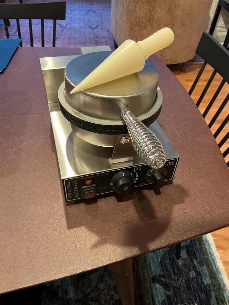 SINGLE PAN DS-1A COMMERCIAL CONE MAKER. NEW