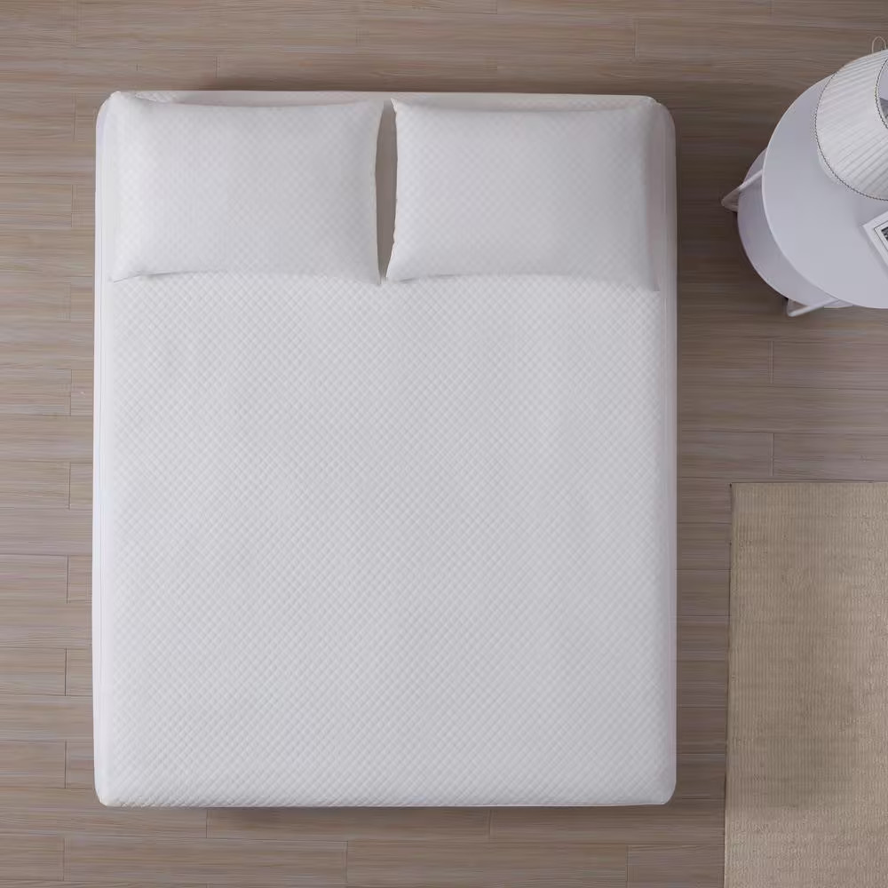 Comfort Top Polyester Bed Bug Blocker Cal King Mattress Protector