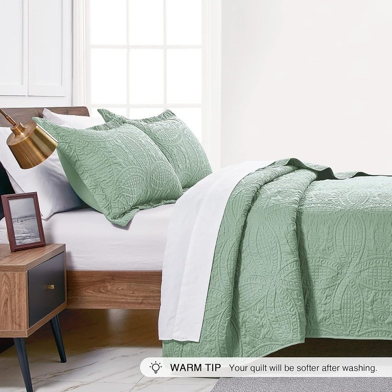 Lightweight Polyester Quilt Set 3 Piece Coverlet W/ Coin Pattern Year Round Use