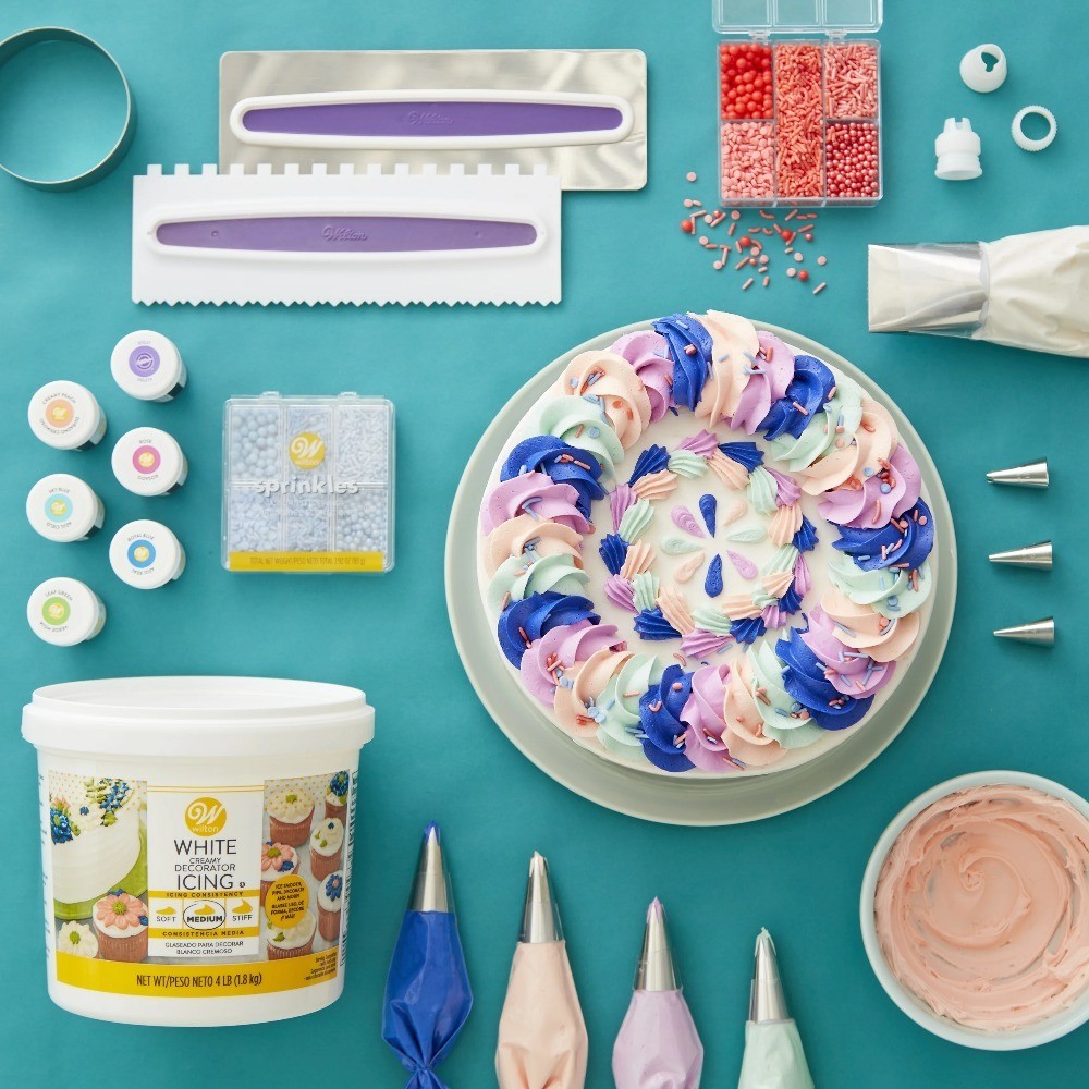 Vanilla Flavored Creamy White Decorator Icing 4 Pound Bulk