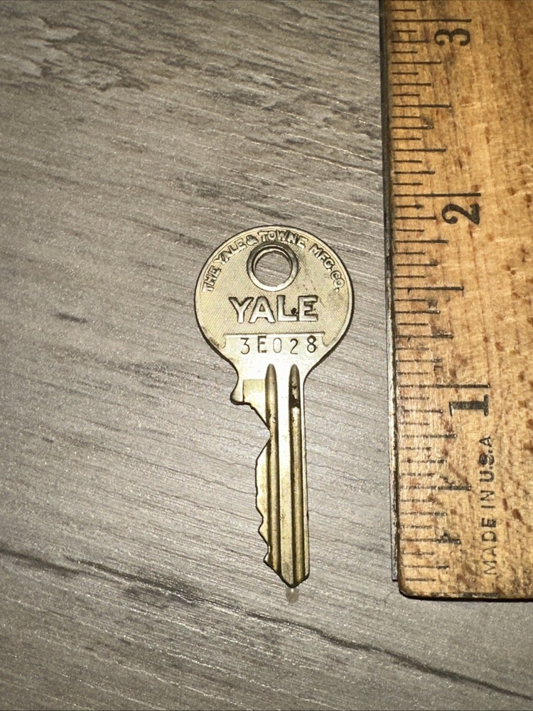 Yale & Towne Key #3E028 Original