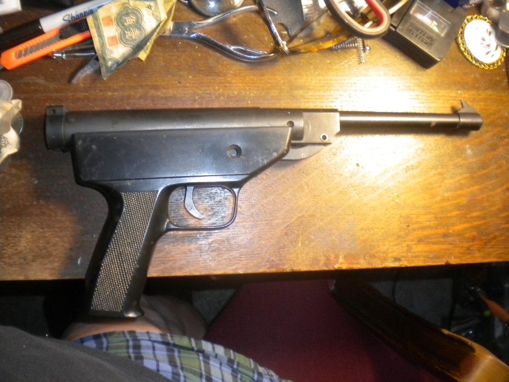 Air  Pistol 177 Cal     a hw70 style   Lugar needs help