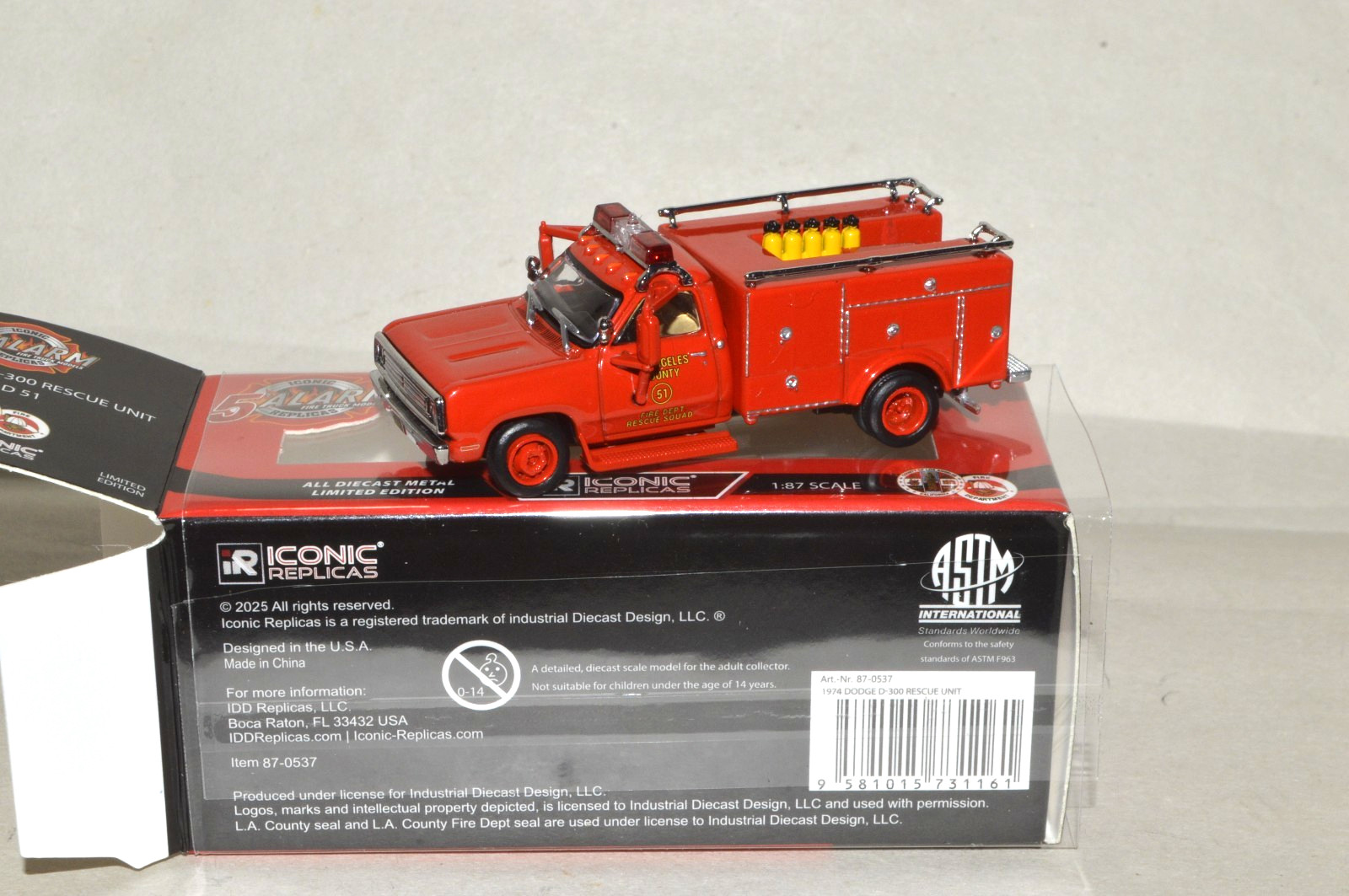 HO 1:87 scale diecast Iconic Replicas 1974 Dodge D-300 fire truck SQUAD 51 LA CA