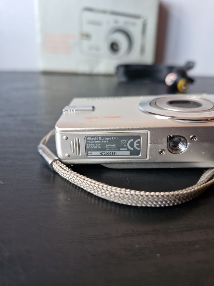 Hitachi Digital Camera HDC-756E 7.0MP Silver
