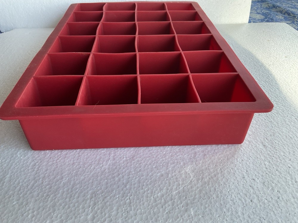 Maker’s Mark Silicone Square Ice Cup Maker🥃