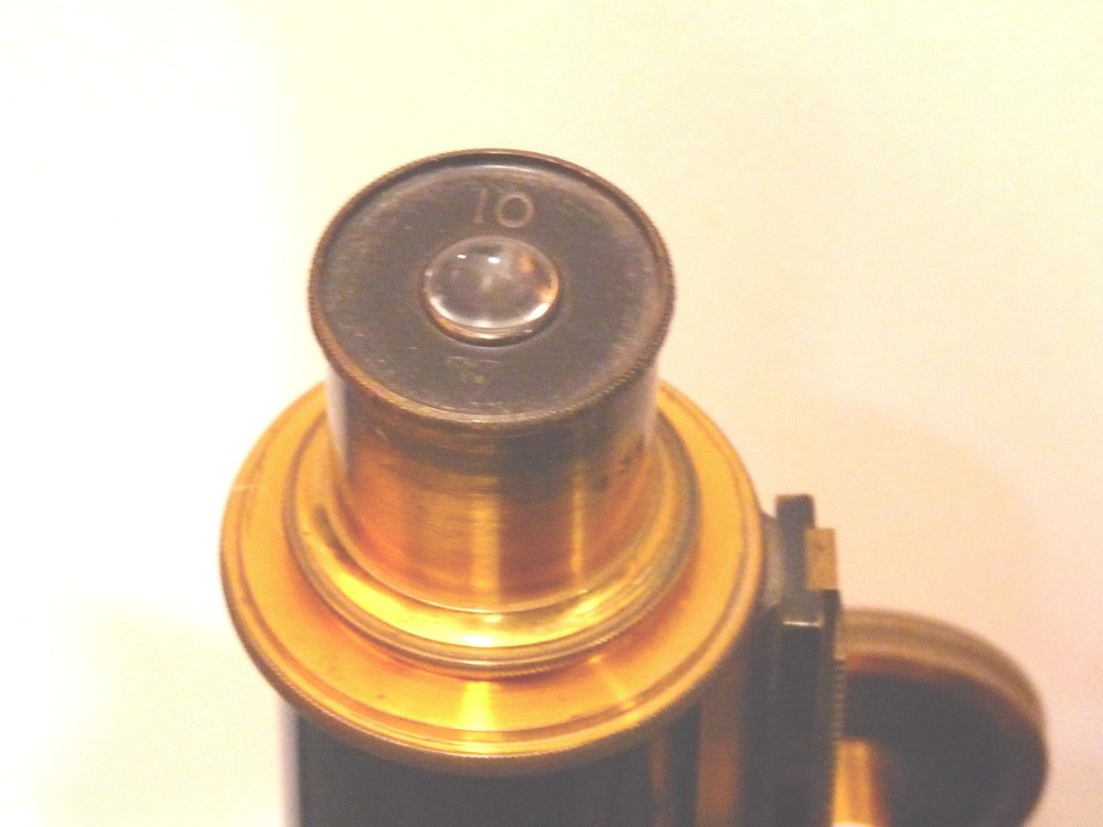 BAUSCH & LOMB MICROSCOPE WITH LENSES 7-878