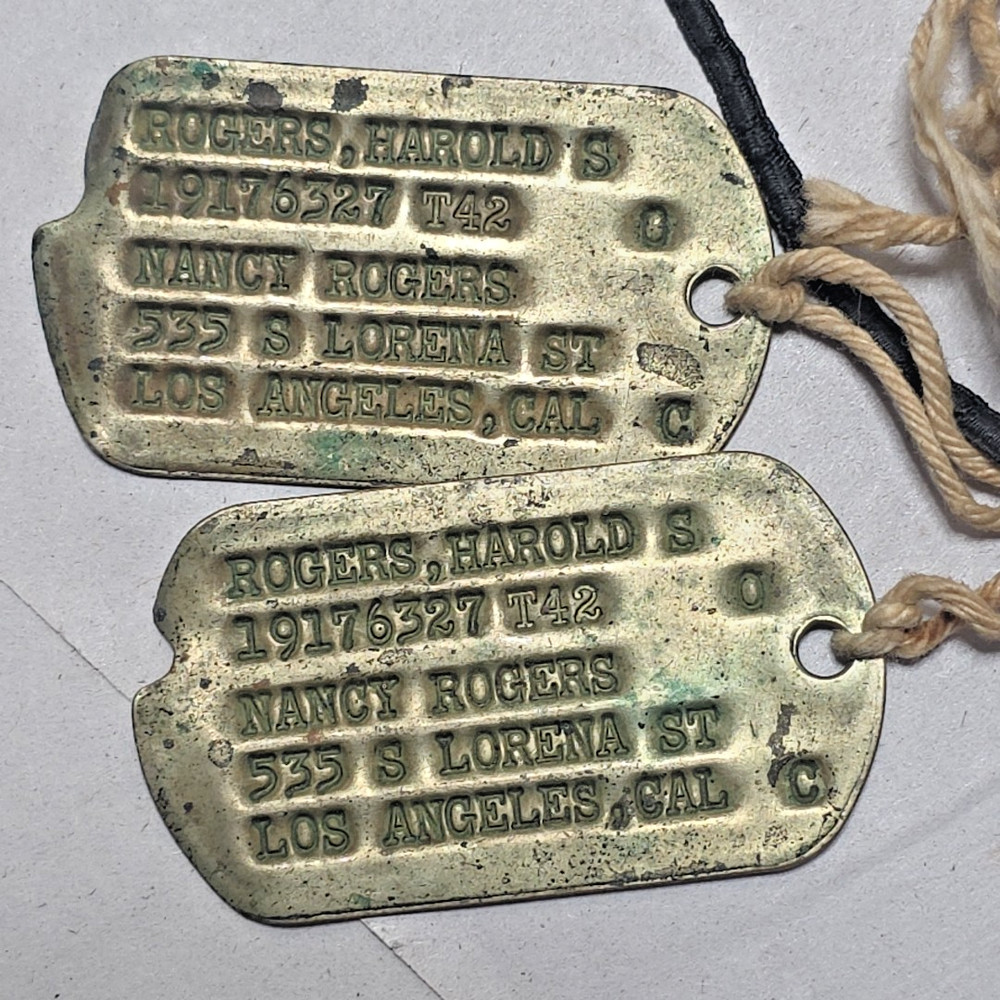 Set of 2 1942 WWII Next of Kin Notched Dog Tags T42 Los Angeles & Vintage Keys