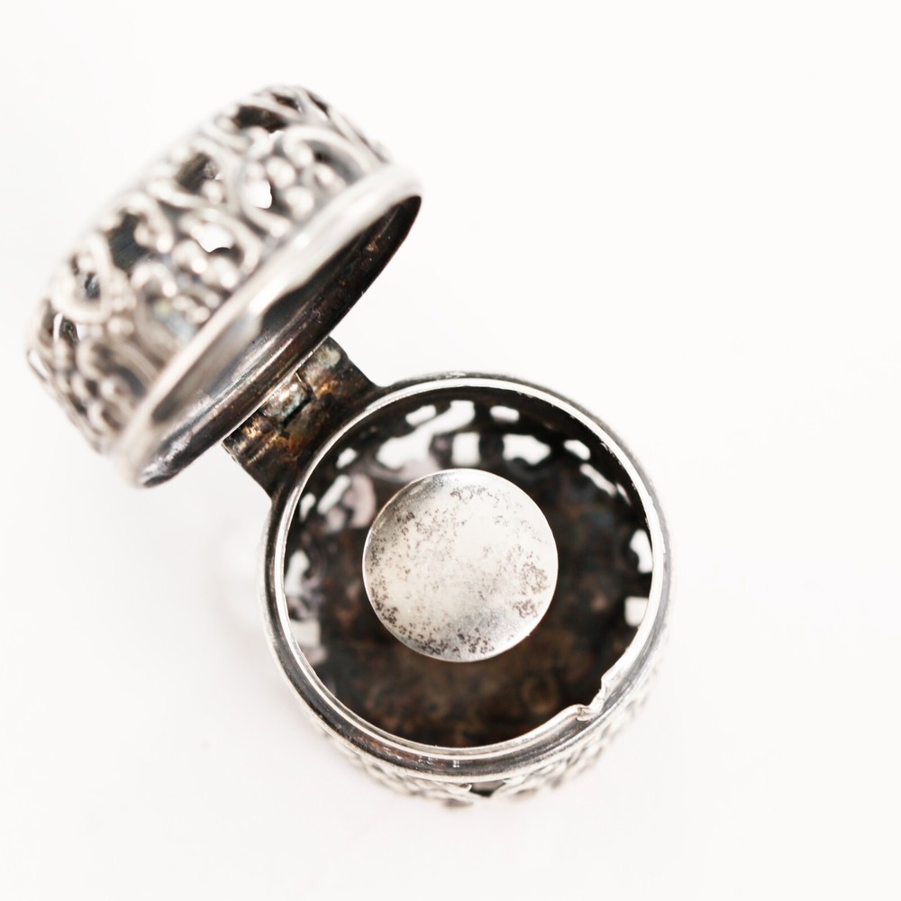WEBSTER STERLING SILVER THIMBLE CASE PIERCED SCROLL & BEAD NO MONOGRAM
