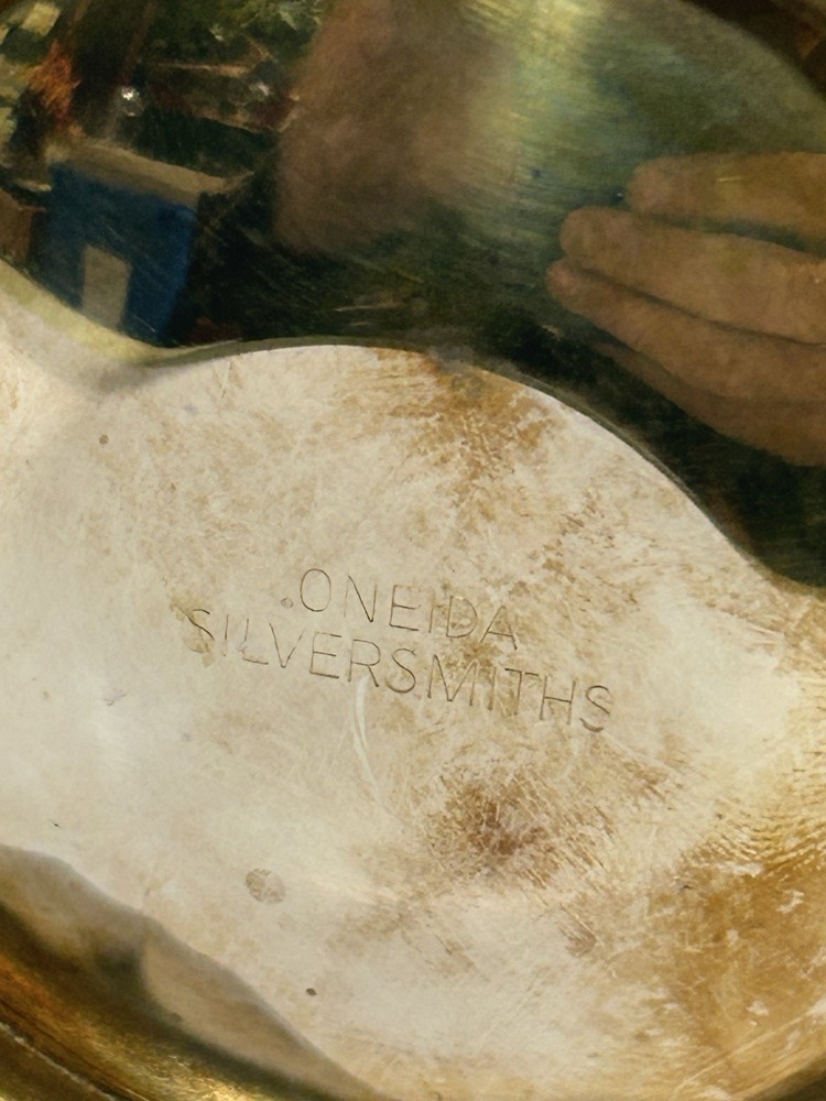 Vintage Oneida SilverSmiths Silver Plated Hinged Lid Coffee Server