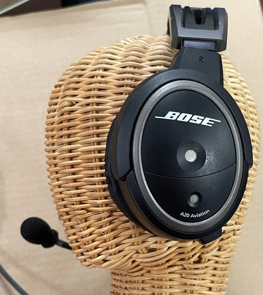 BOSE A20 AVIATION HEADSET NON-BLUETOOTH- USED.