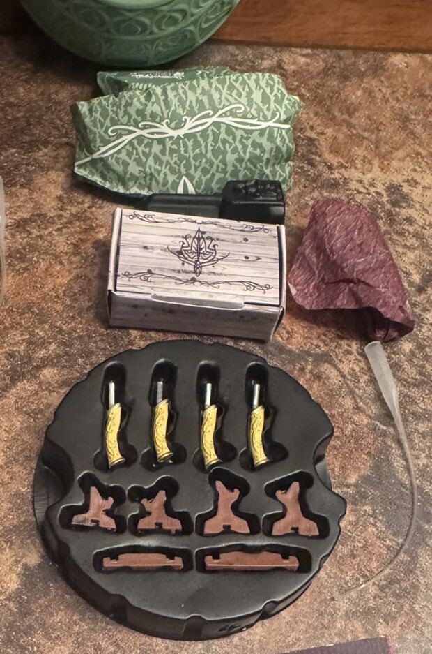 2x Miniverse Lord Of The Rings Uruk Hai Sword & White Knives Resin Mini Verse