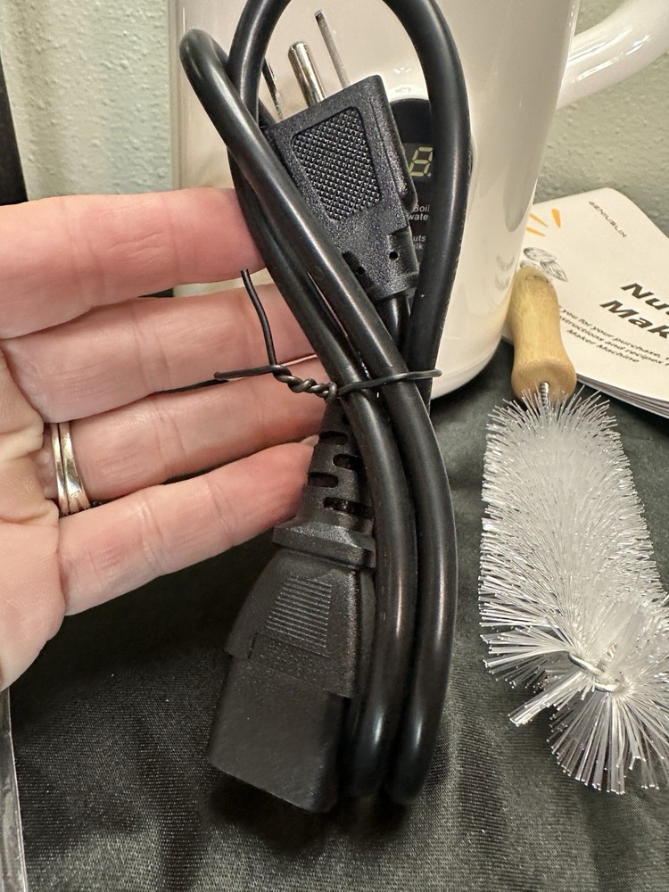 Geniuslix Automatic Vegan Nut Milk Maker Machine 24 oz Bundle In Box