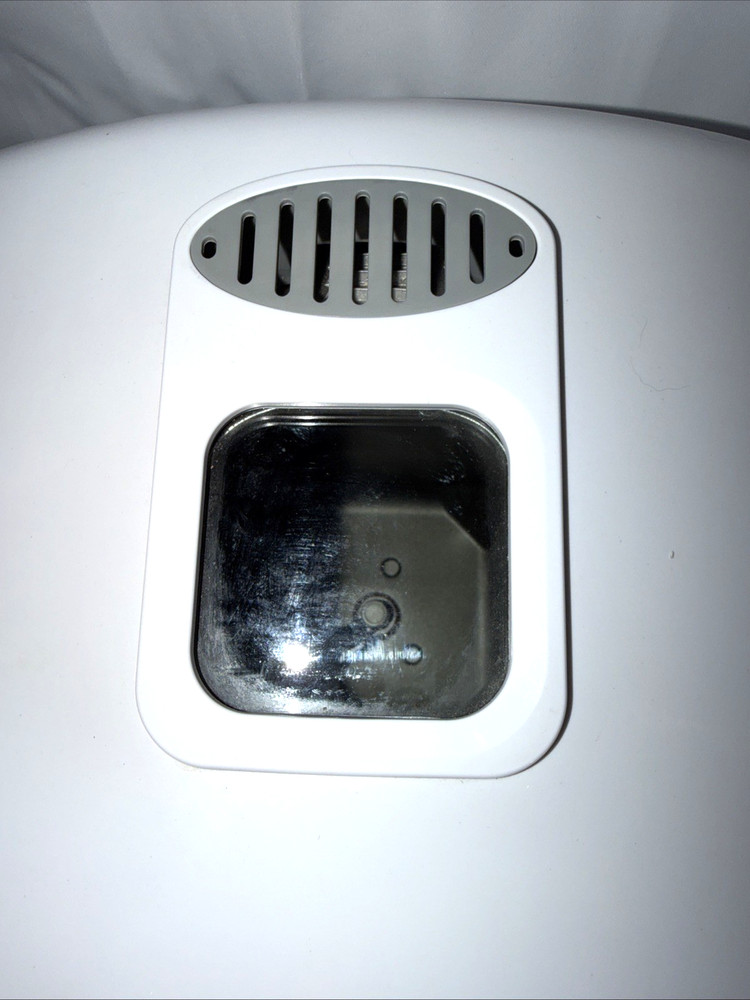 Welbilt The Bread Machine White Breadmaker ABM4900 120V