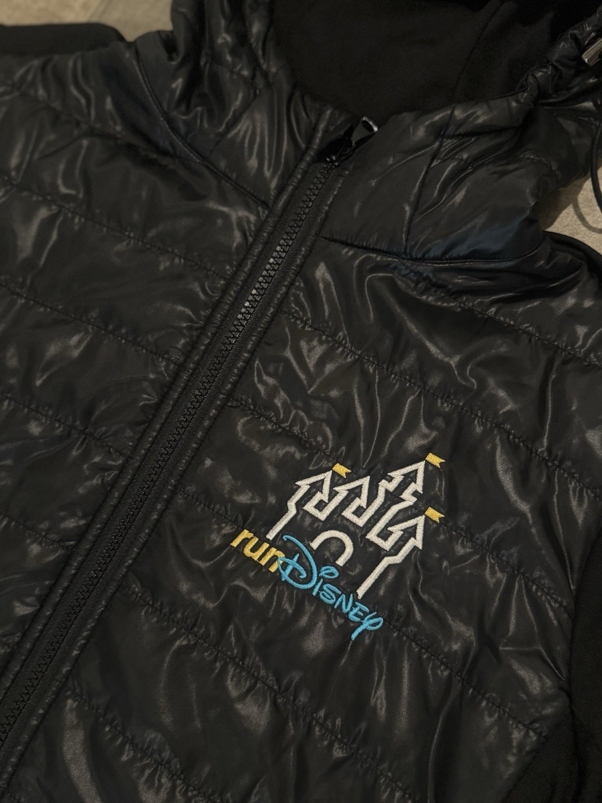 Run Disney Every Mile Is Magic Mickey & Friends Puffy Jacket Black Womens Medium