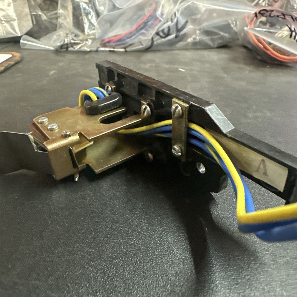 SQUARE D AUX SWITCH (USED) LA11284