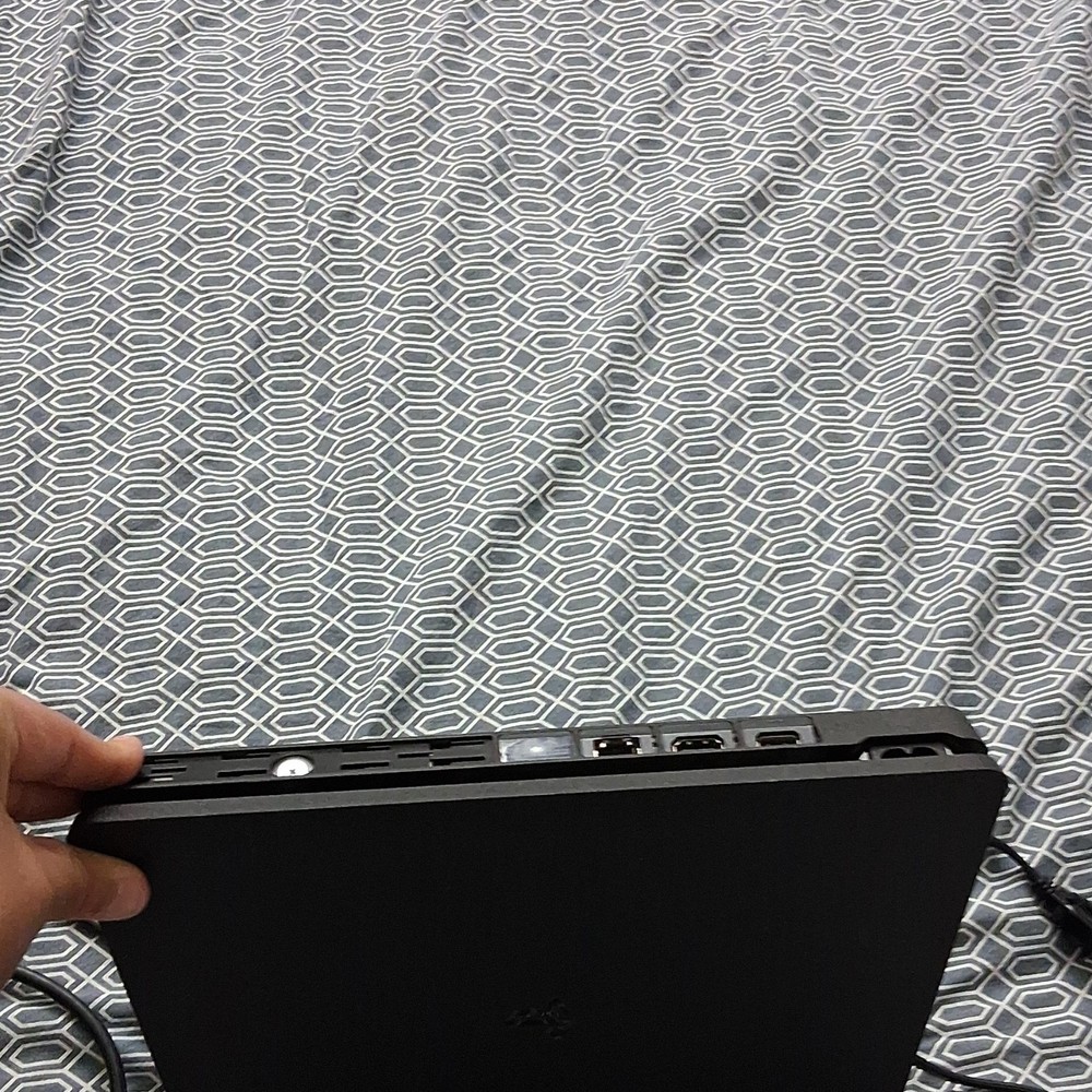 Sony PlayStation 4 -- 1tb