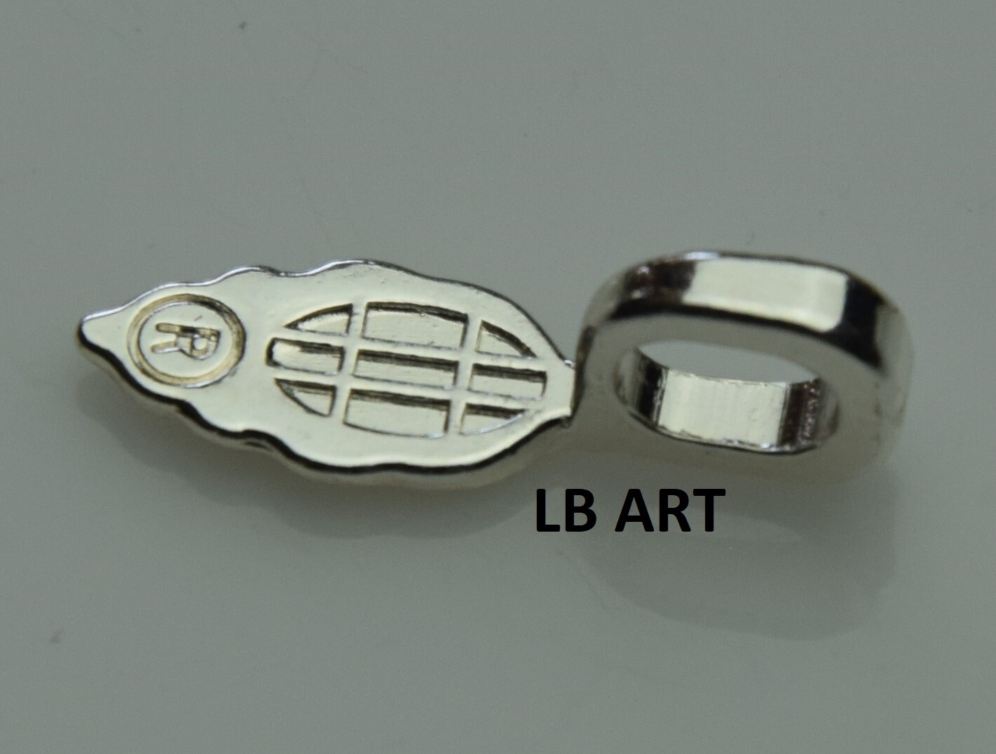 New Sealed 25 pack AANRAKU Medium Silver Plated Leaf Pendant Bails