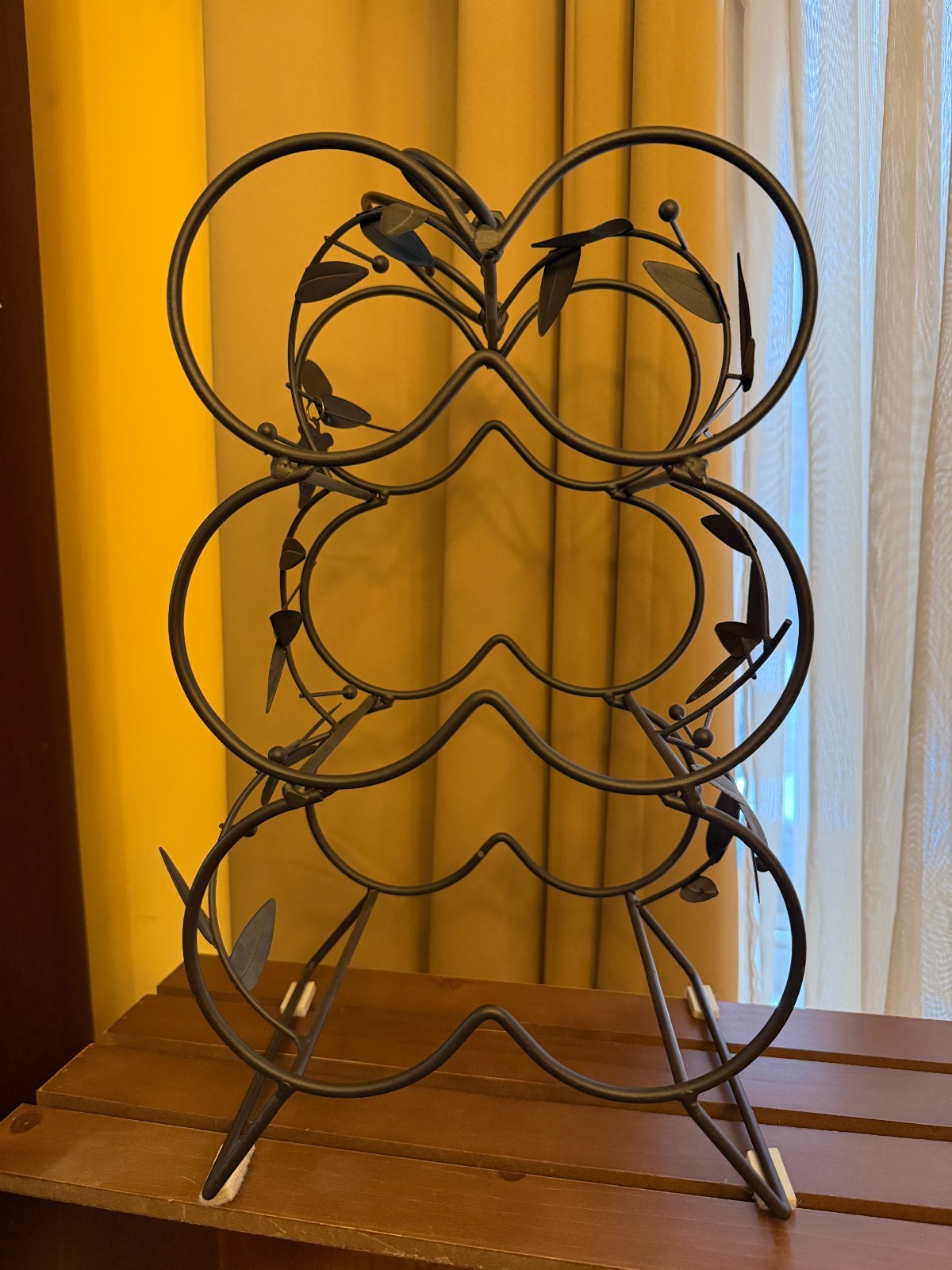 "My Gift" 6 bottle metal wine rack in brown