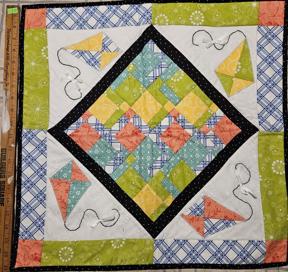 Handmade Patchwork Kite Pattern Multicolor Cotton Wall Quilt, 22 x 22 inch
