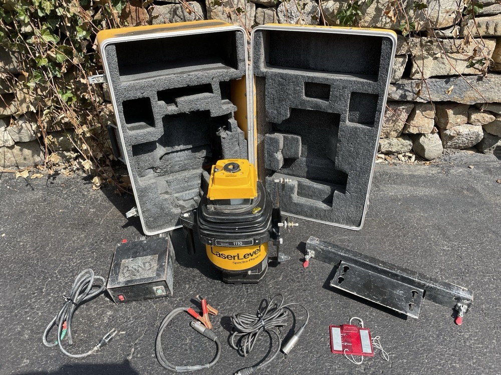 Spectra Physics Laser Level 1110 AC & DC Adaptors W/Case