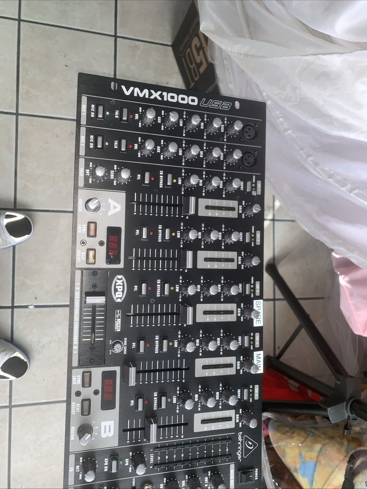 Behringer VMX 1000USB DJ Mixer