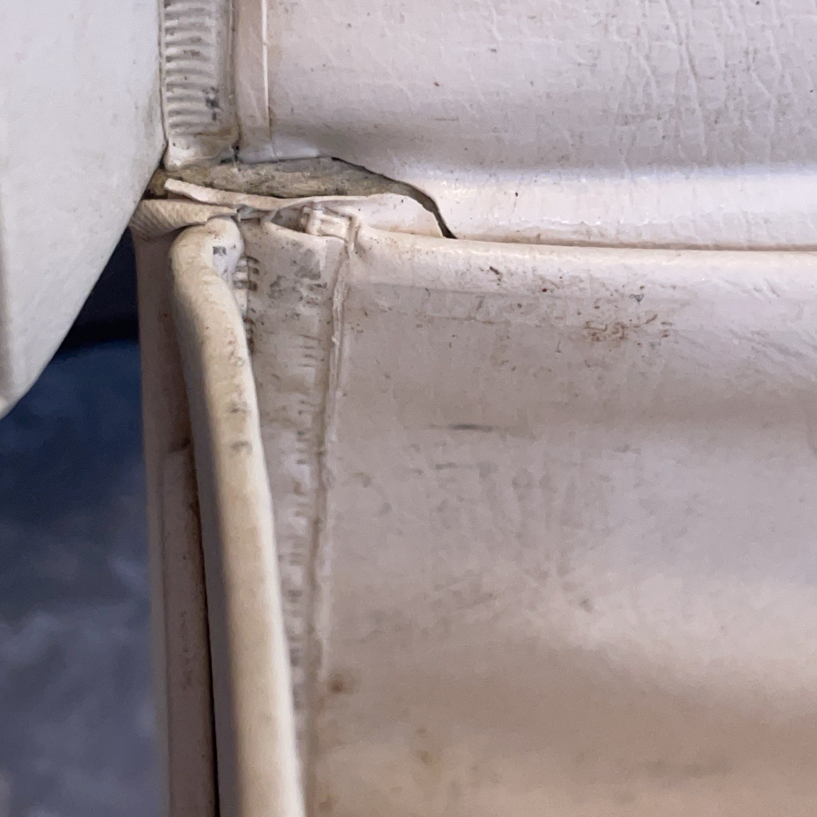 VTG DISNEY ARISTOCATS CHILD GIRLS SMALL VANITY MAKEUP COSMETIC CASE MARKED KB