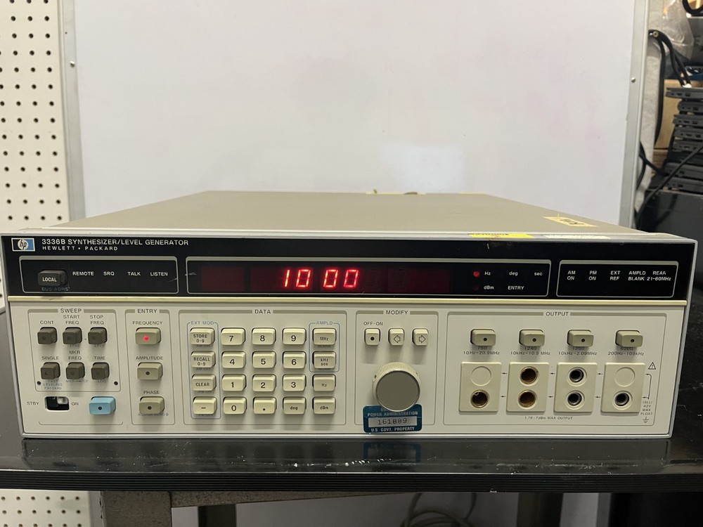 HP 3336B Synthesizer/Level Generator Used Powers On