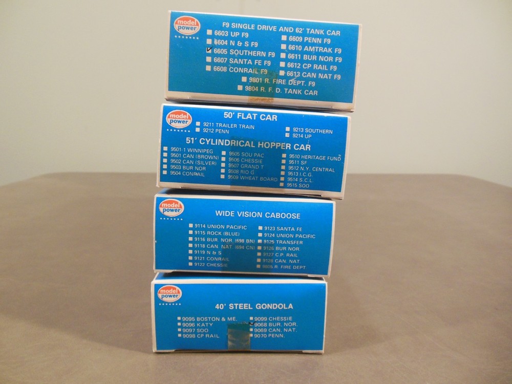 HO Model Power 1047 Silver Cloud Train Set