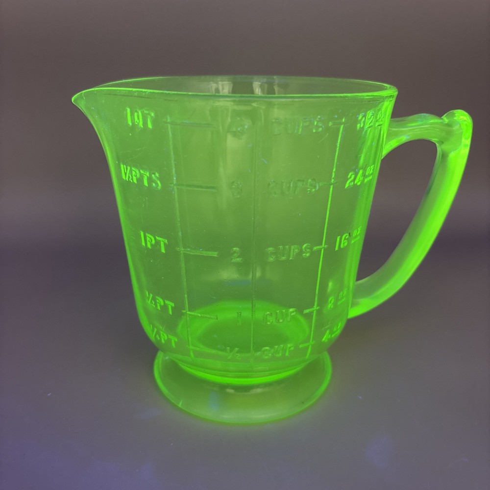 GREEN URANIUM VASELINE GLASS Footed Measuring Cup, 4 Cup/ 32 OZ