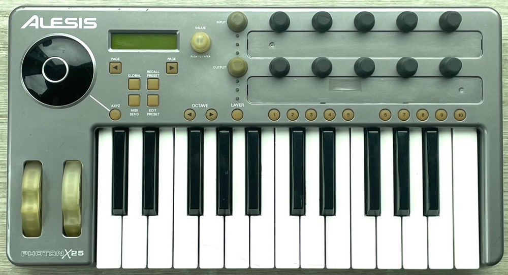 Alesis Photon X25 USB/MIDI Keyboard Controller Powers On Working but Read