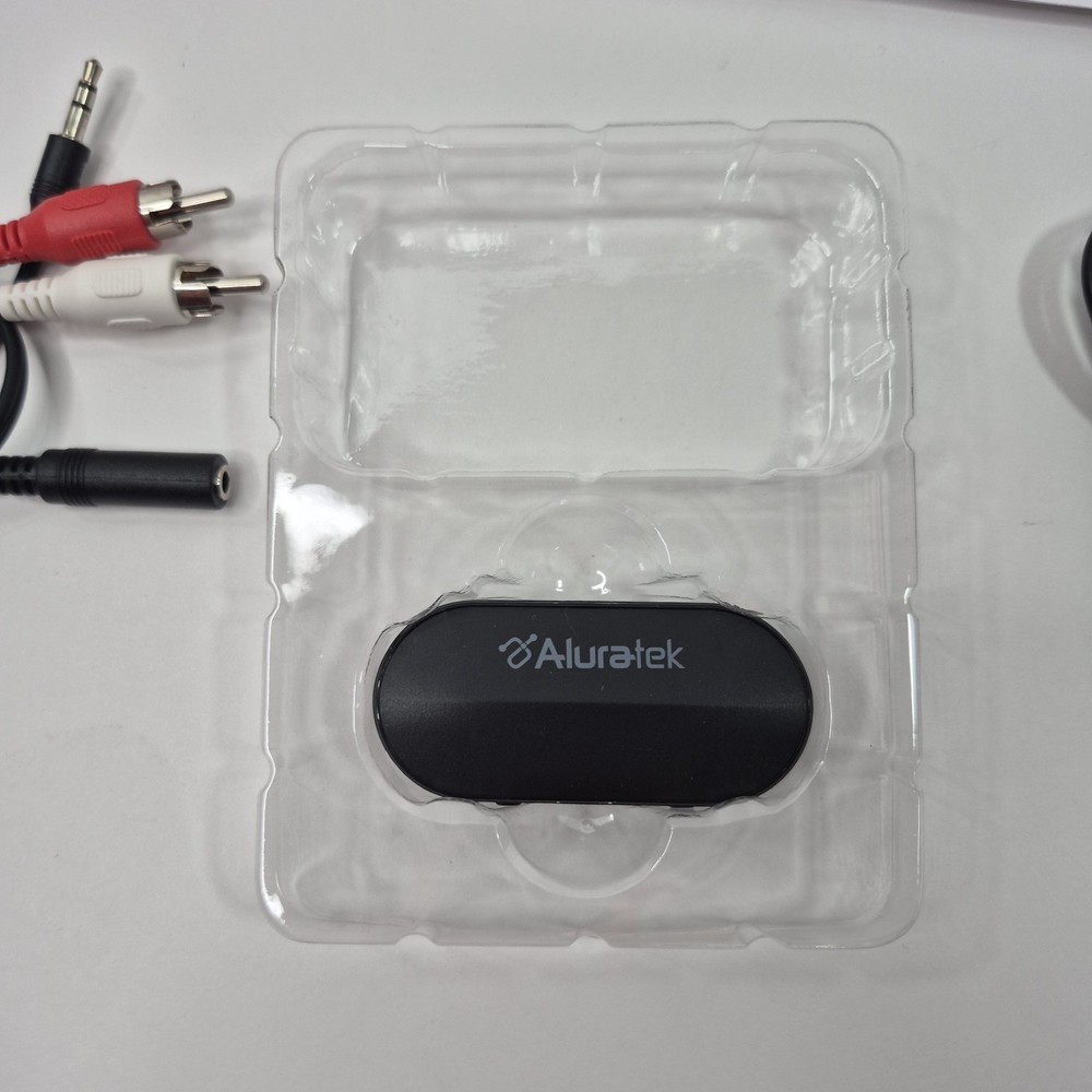 Aluratek Bluetooth Audio Receiver & Transmitter With Bluetooth 5 New Open Box