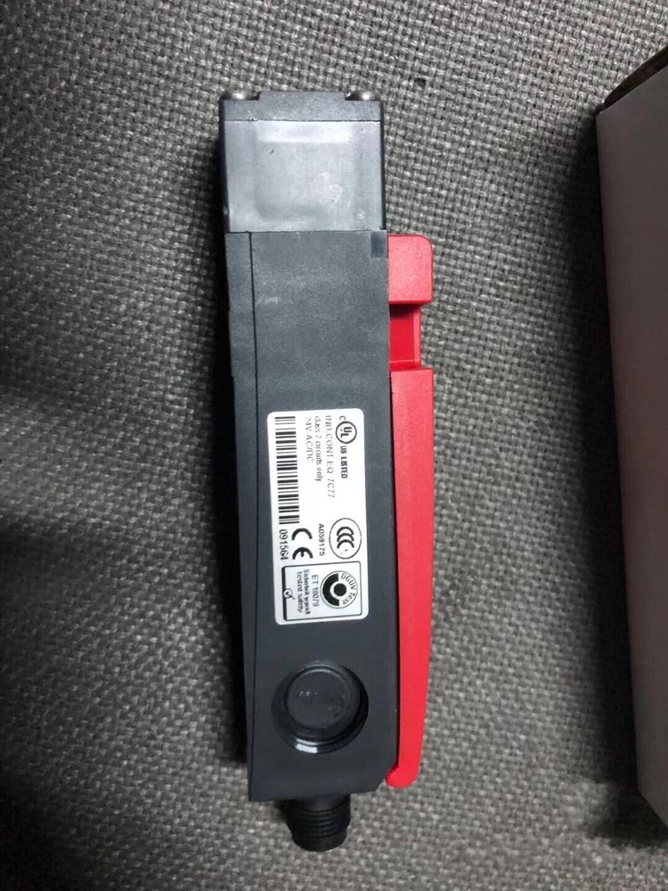 1PCS NEW NM02VZA-SM4 safety switch