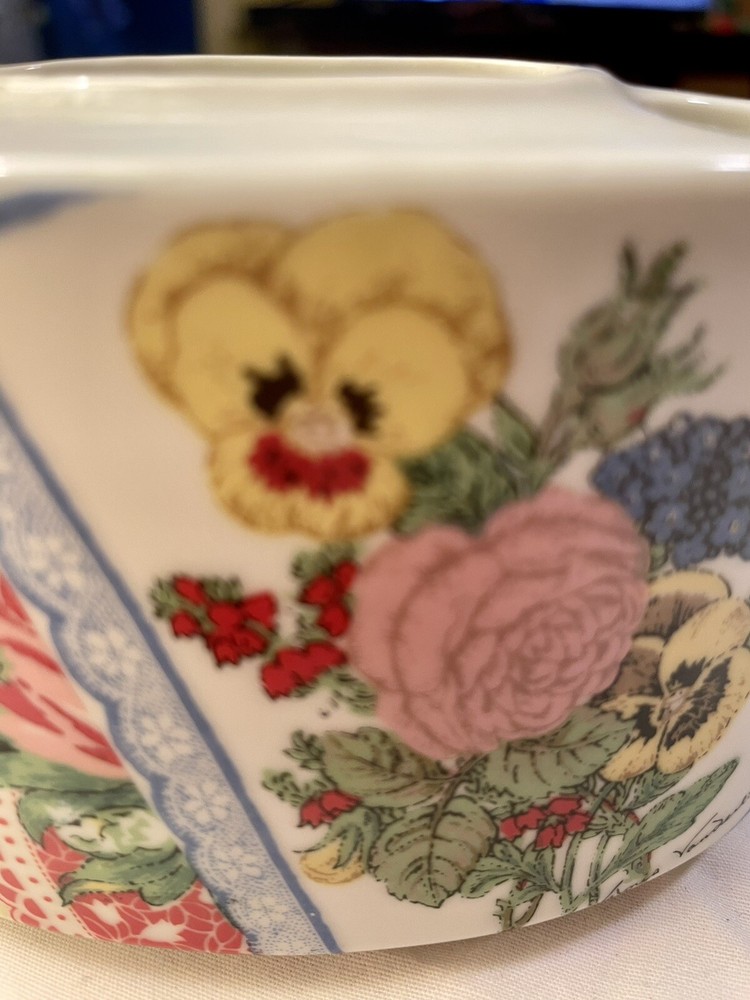 Toothbrush Holder Gloria Vanderbilt Collage MANN