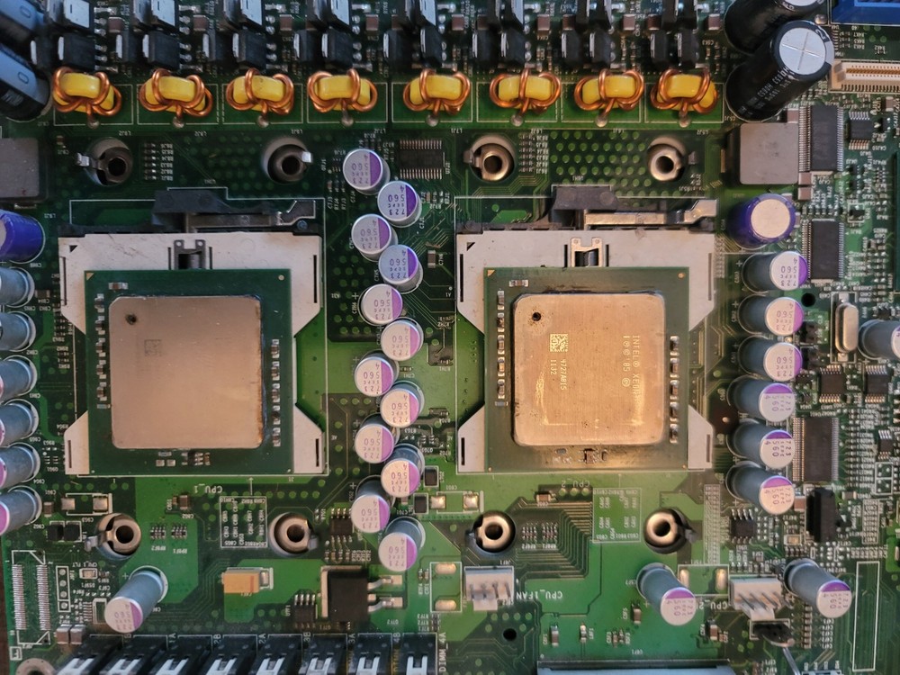 INTEL SERVER BOARD SE7520BD2 BUNDLE 2 x 2.8GHs 2800DP XEON PROCESSORS 8GB RAM