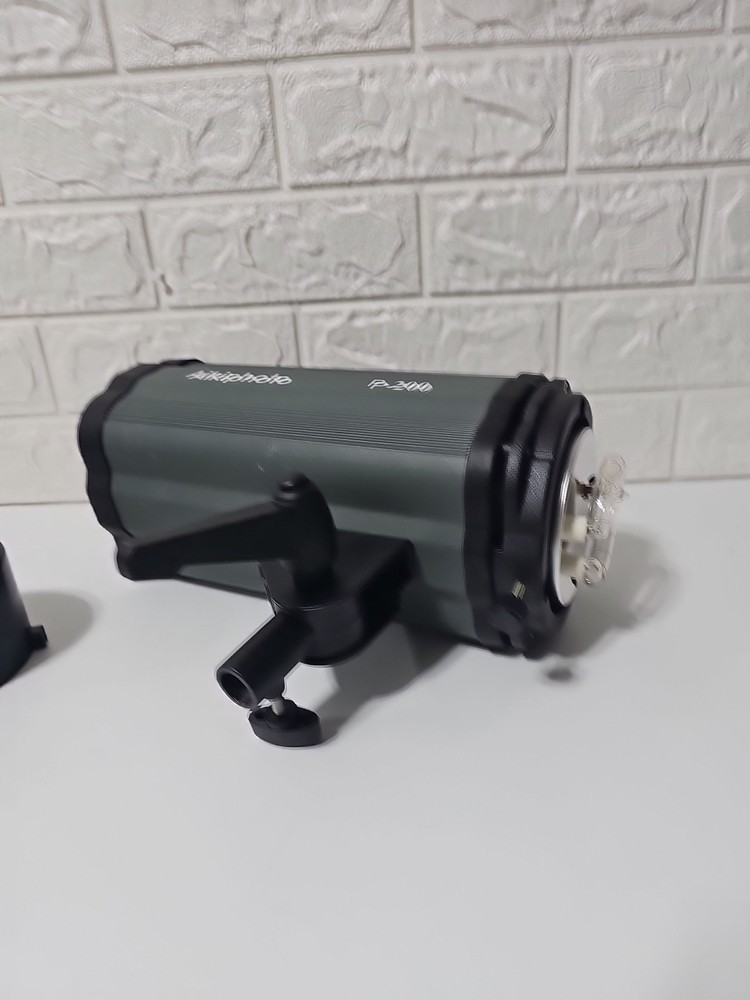 AIKIPHOTO P-200 Photo / Video Light Source PLEASE READ