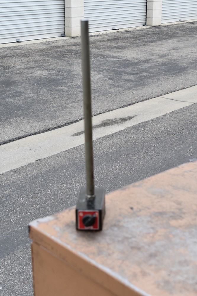 eclipse magnetic base with toggle switch