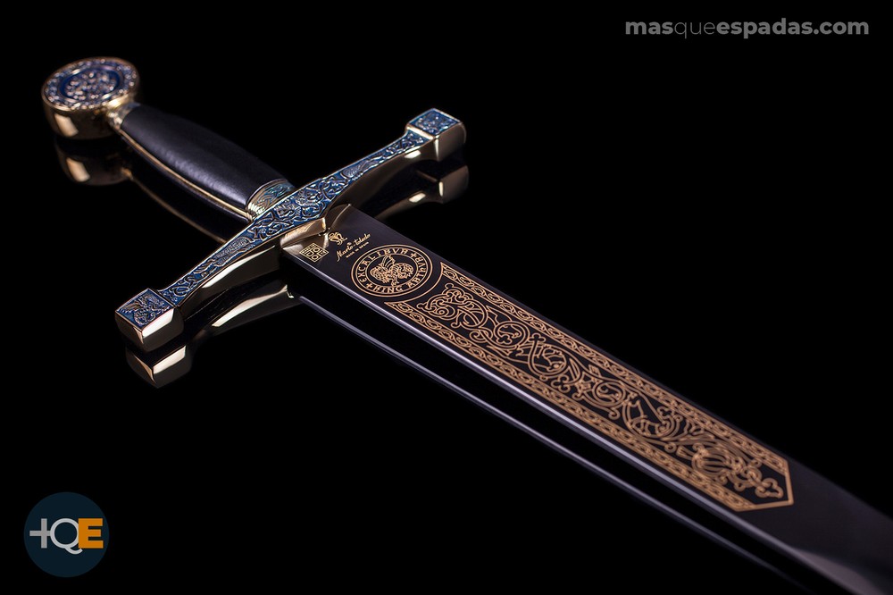 Sword Excalibur blue enamelled gold