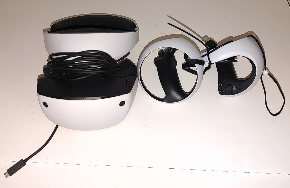 PlayStation VR2 Virtual Reality Headset with 2 Controllers PS5