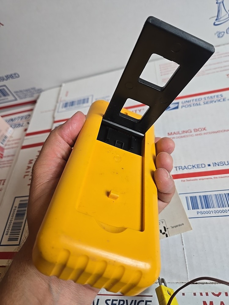 Tektronix DTM520 Dual Channel Digital Testing Thermometer