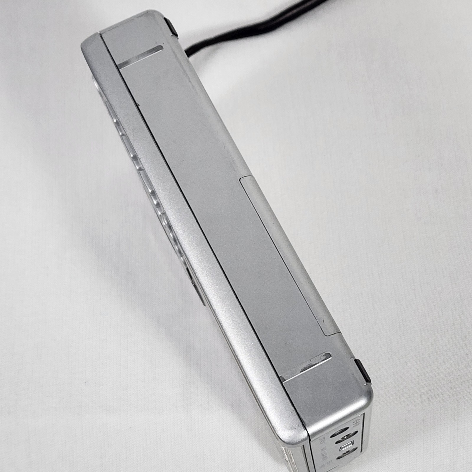 Grundig YB 300PE AM/FM 13 Band SW Shortwave Radio Works