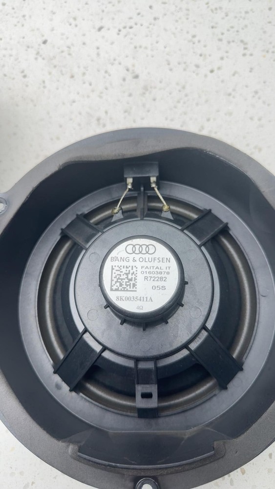 13 Audi AUDI A4 Speaker right & left side 818-17