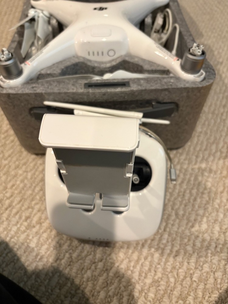 DJI Phantom 4 w/Charger, x2 Set Blades, Controller, Hardcase, Cords, and Battery