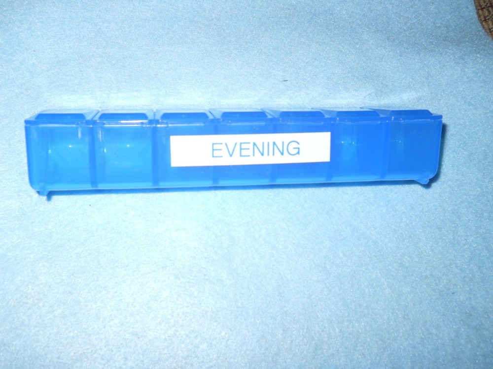 Blue  Weekly Evening Pill Planner @ Snap-close Lids