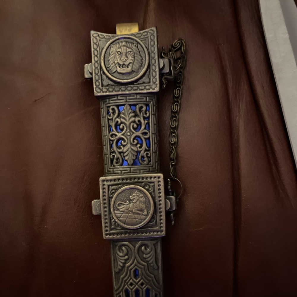 Metal Dagger with Lions Head
