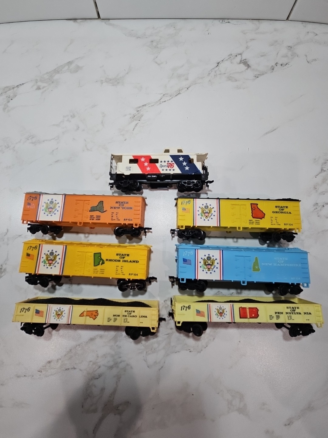 ho train cars lot used, Spirit of 1776 train cars, 6 total and caboose