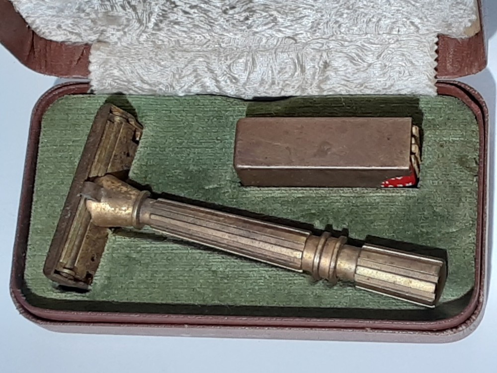 VINTAGE GEM MICROMATIC SAFTY RAZOR WITH BOX