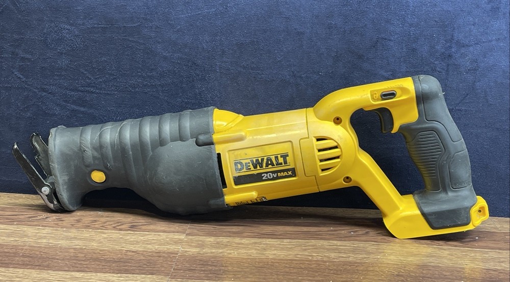 DeWalt DCS380 20V MAX Variable Speed Reciprocating Tools /READ