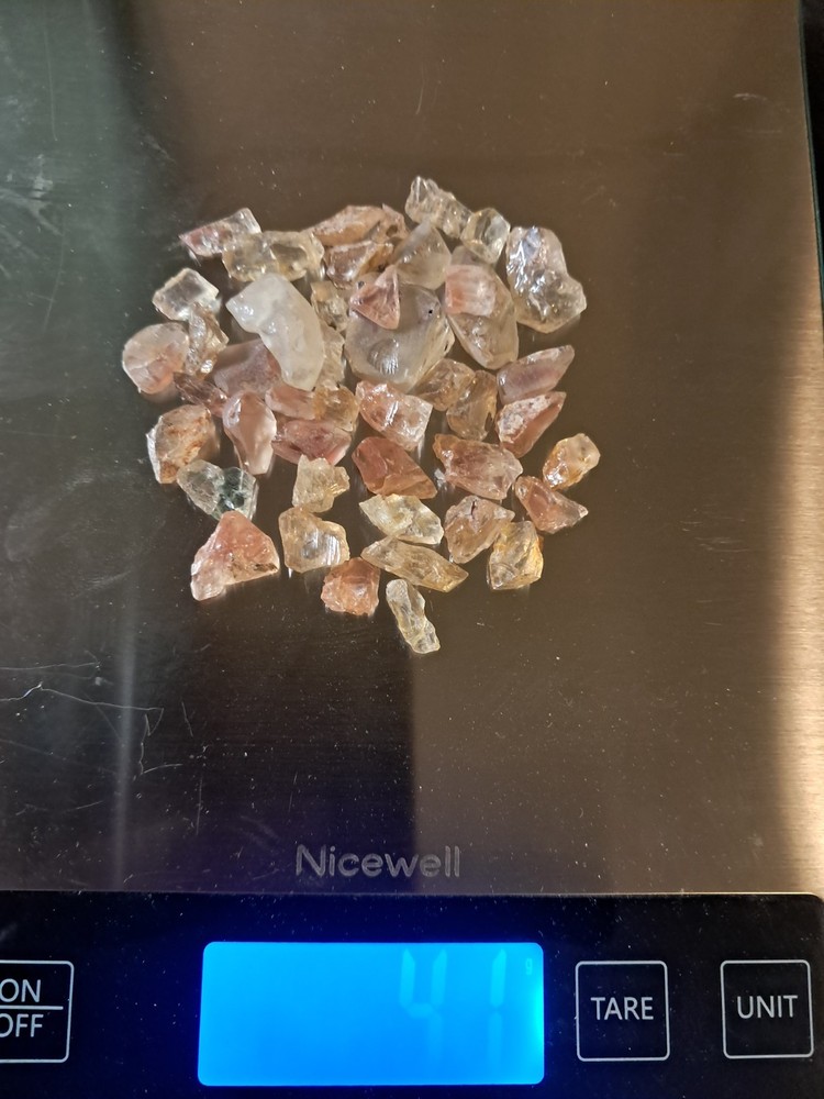 Oregon sunstones Rough for Cabbing 41 grams